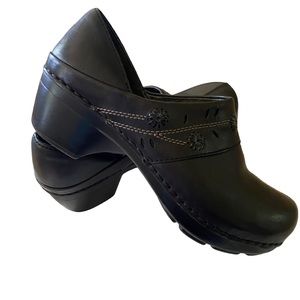 Dansko Clogs Size 37 = 6 or 6.5 Black Perfect Condition Flower Detail